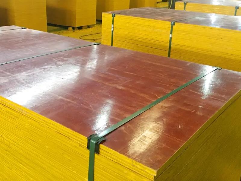 具有以下4个优点:1,建筑模板使用优质防腐木或者全整芯原木板,三胺胶